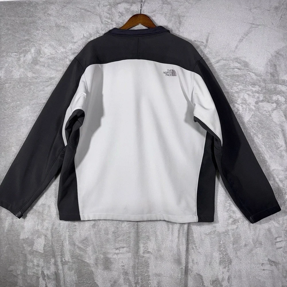 The North Face Men's Black & White Softshell Jacket Size XXL Hiking Outdoors